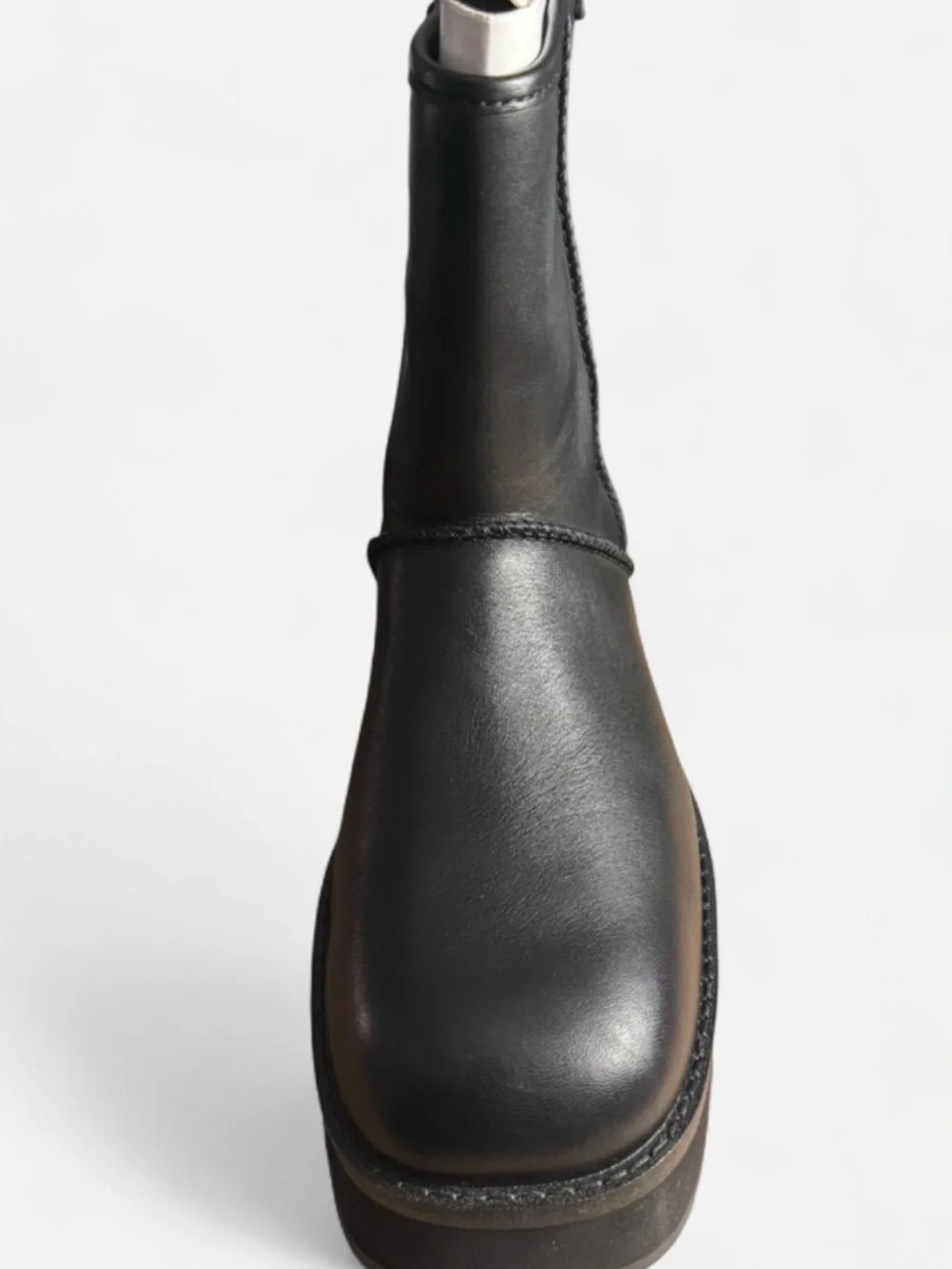 UGG Boot - Picture 3 of 7